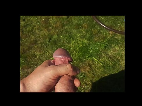 ❤️ Kuuma hottie saa vaaleanpunaista pilluaan nussittua ja kakkaa ruiskulla kesäpuutarhassa ❤ Seksivideo at us ❤