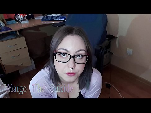 ❤️ Seksikäs tyttö lasit päässä imee dildoa syvälle kameraan ❤ Seksivideo at us ❤