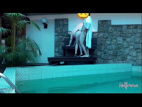 ❤️ Pomo kutsuu piian uima-altaalle, mutta ei voinut vastustaa kuumaa ❤ Seksivideo at us ❤